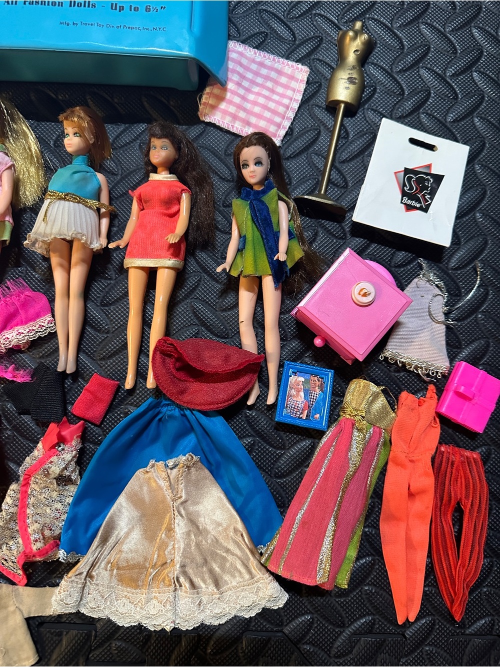 🩷🧸Vintage Dawn & Friends Topper Lot
Dolls With Clothes Shoes and More 1970s🩷 - Picture 5 of 5